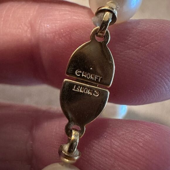 Vintage Monet Faux Pearl Necklace-Classic Gold-Tone Clasp - Picture 10 of 10